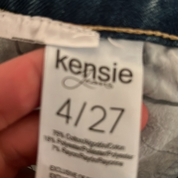 Kensie High Rise Distresed Jeans Cropped, no stretch, zipper fly Size 4/27 - Picture 8 of 8